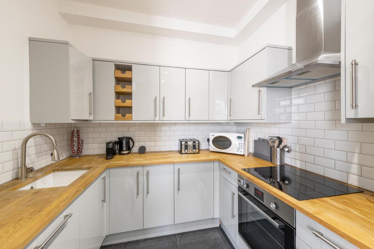 Georgian 2 Bed Apartment With 3 Bathrooms And Parking Exterior photo