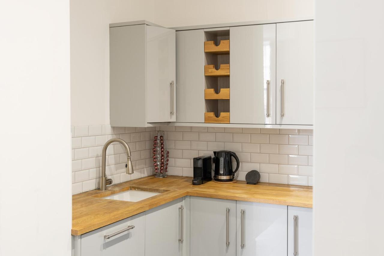 Georgian 2 Bed Apartment With 3 Bathrooms And Parking Exterior photo