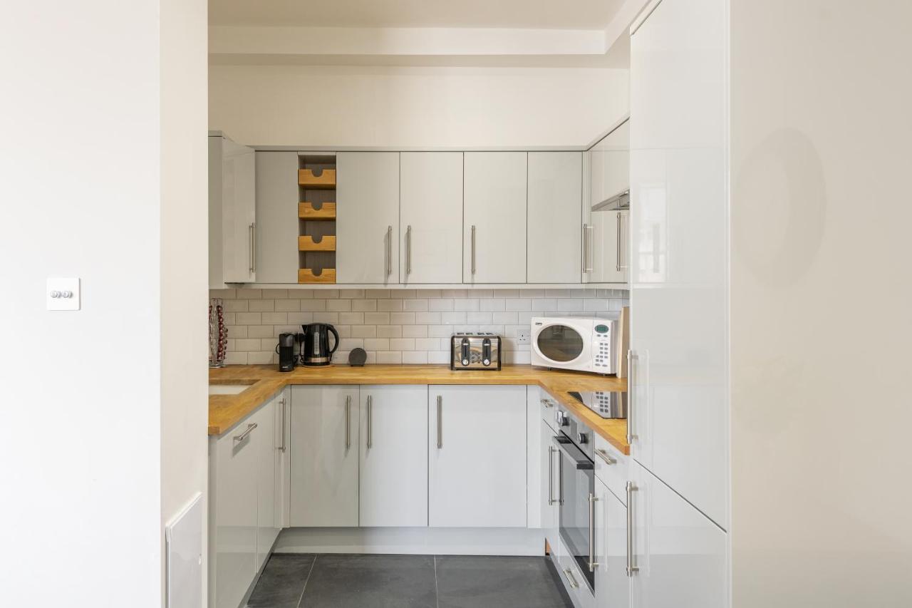 Georgian 2 Bed Apartment With 3 Bathrooms And Parking Exterior photo