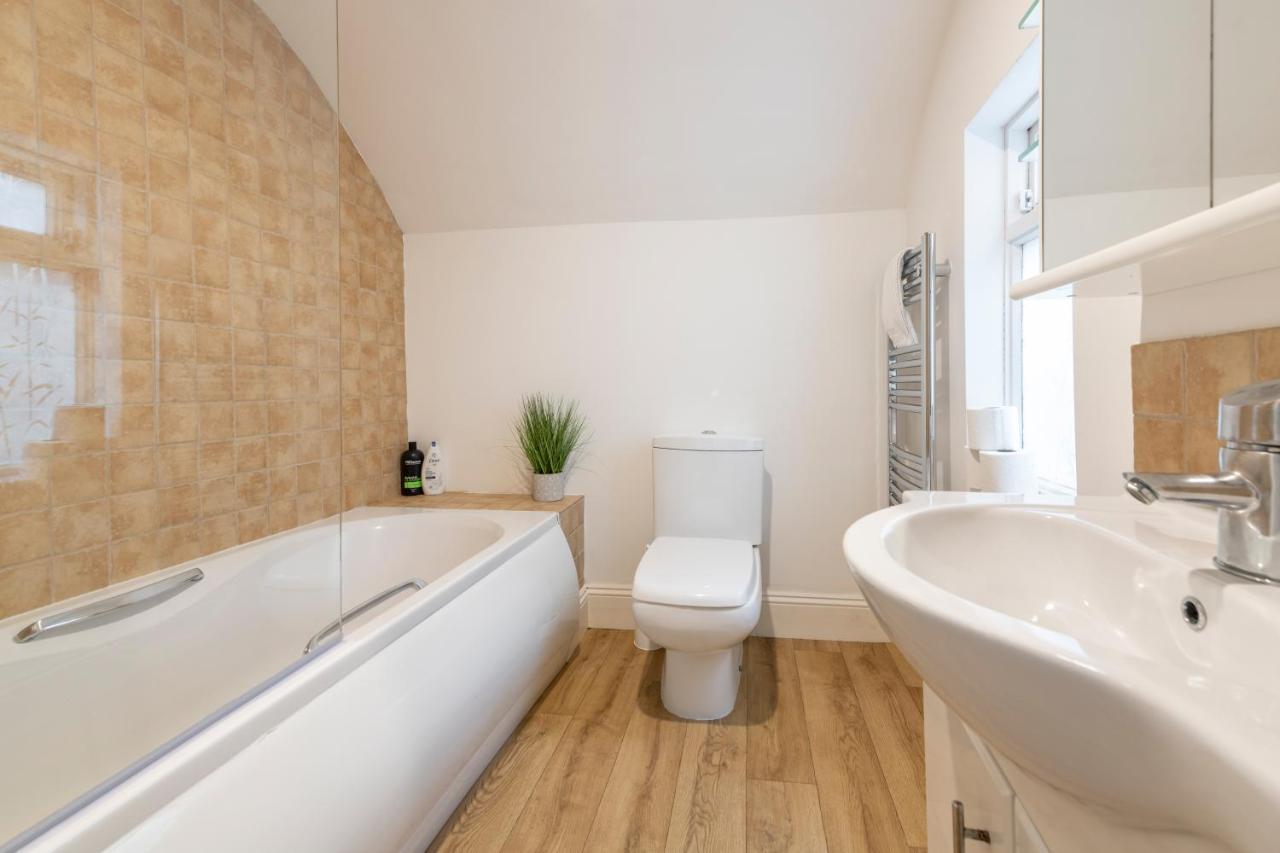 Georgian 2 Bed Apartment With 3 Bathrooms And Parking Exterior photo